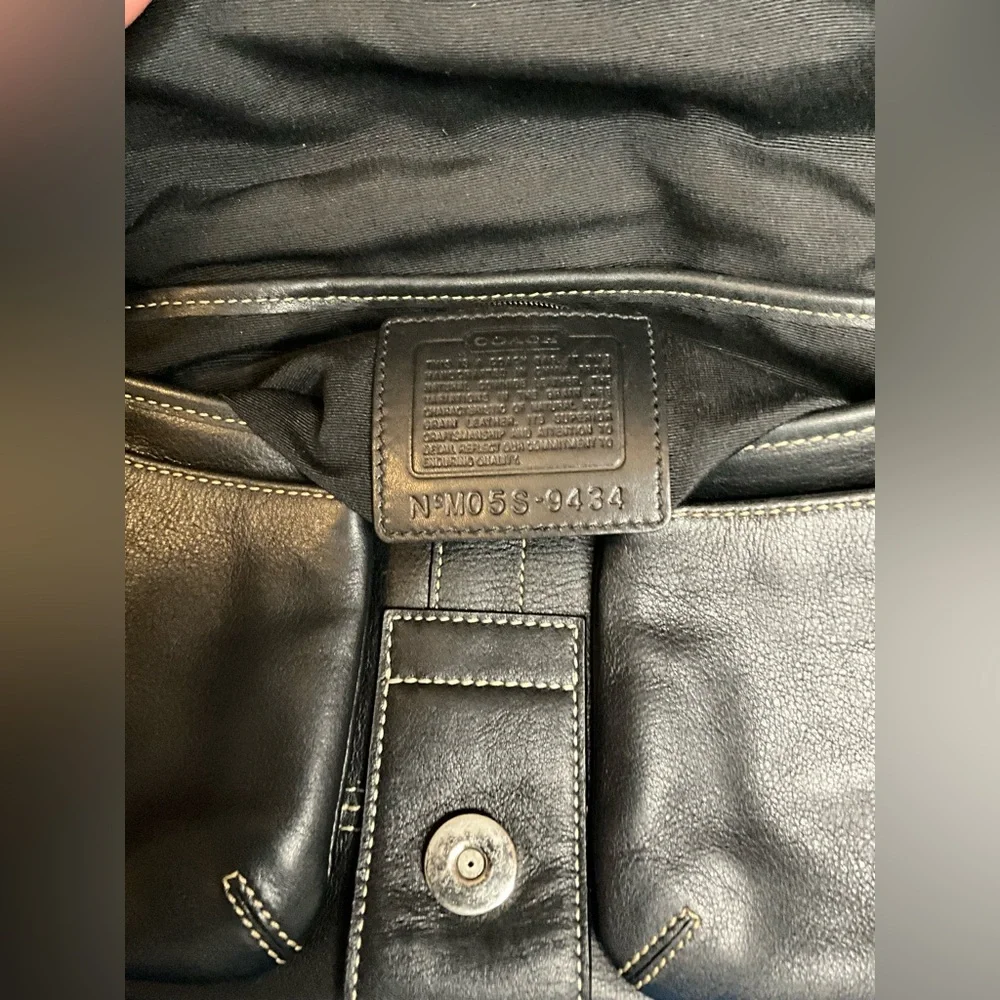 Coach Soho Vintage Black Leather Shoulder Bag With Contrast Stitching 2005 - Picture 13 of 16